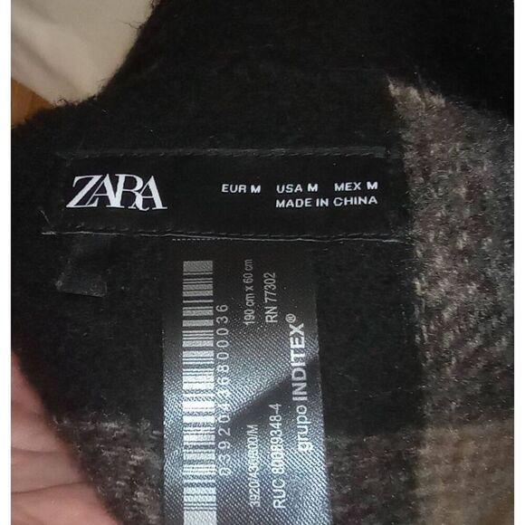 ZARA wide scarf, shawl. 25 in x 108 in - Picture 5 of 5